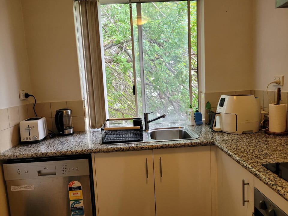 Twin or double room in a 2 bedroom apartment Vacation rental in Perth