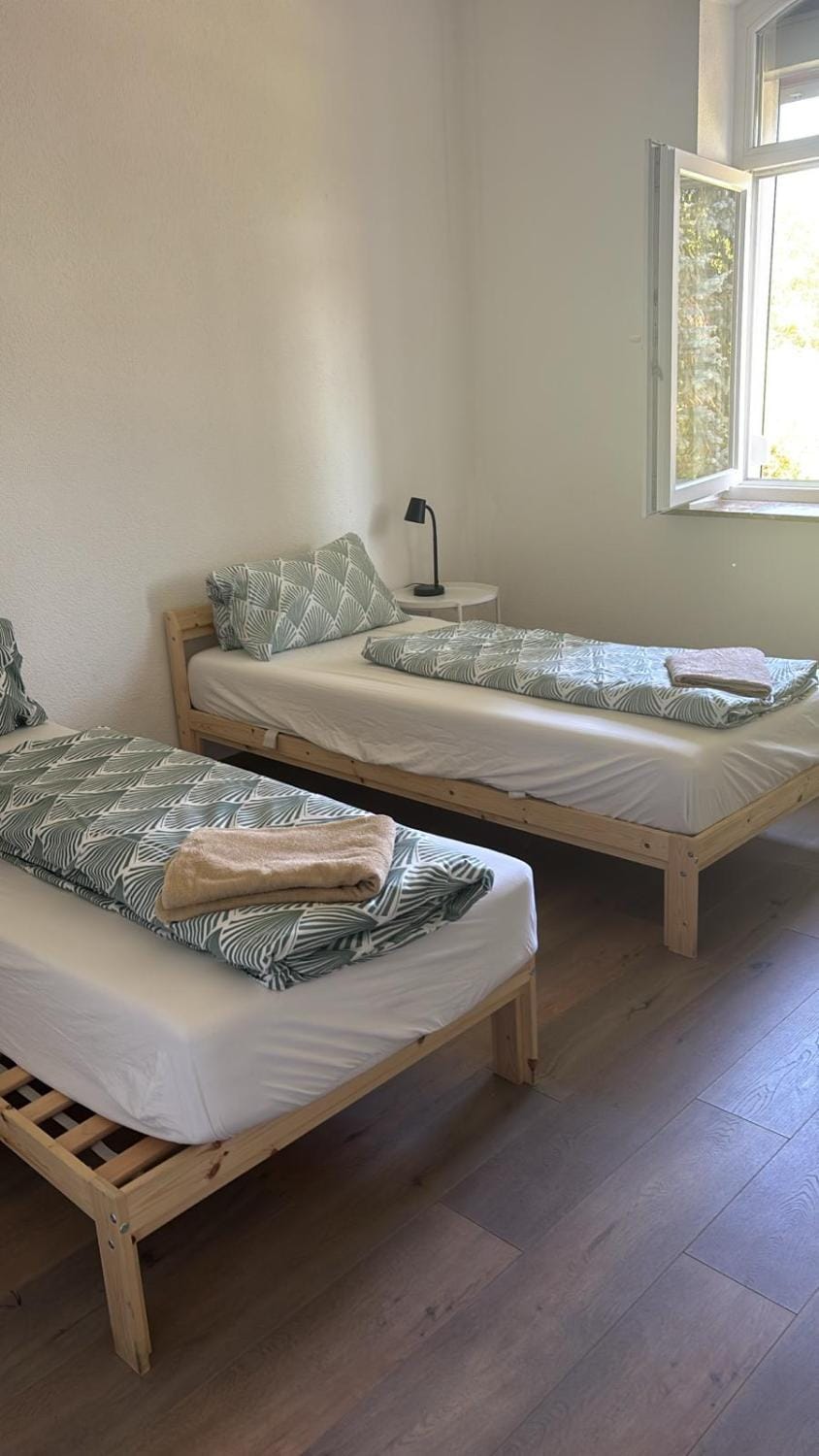 3 bedrooms shower full kitchen Waschmaschiene - ideal Monteure Apartment in Kassel