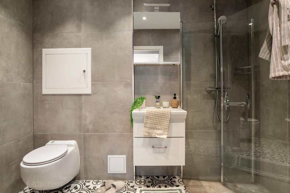 Shower, Toilet, Bathroom