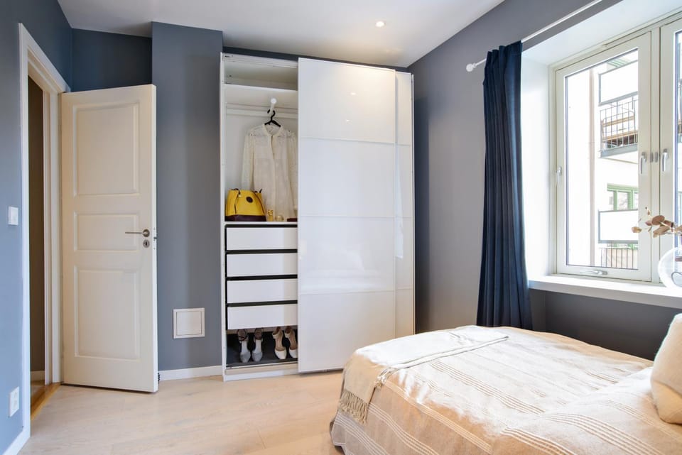 Bedroom, wardrobe