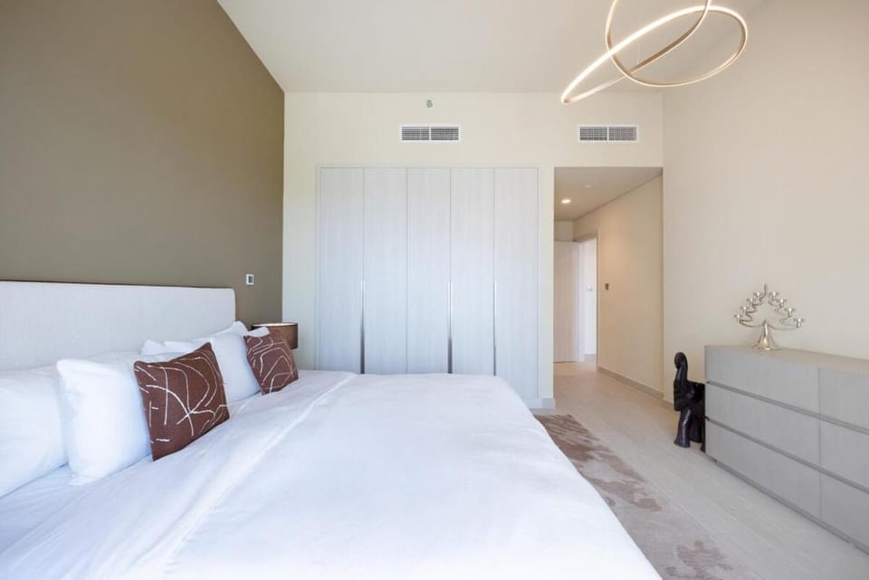 Bloomfields 2BR Fairways 2 Yas Golf Collection Apartment in Abu Dhabi