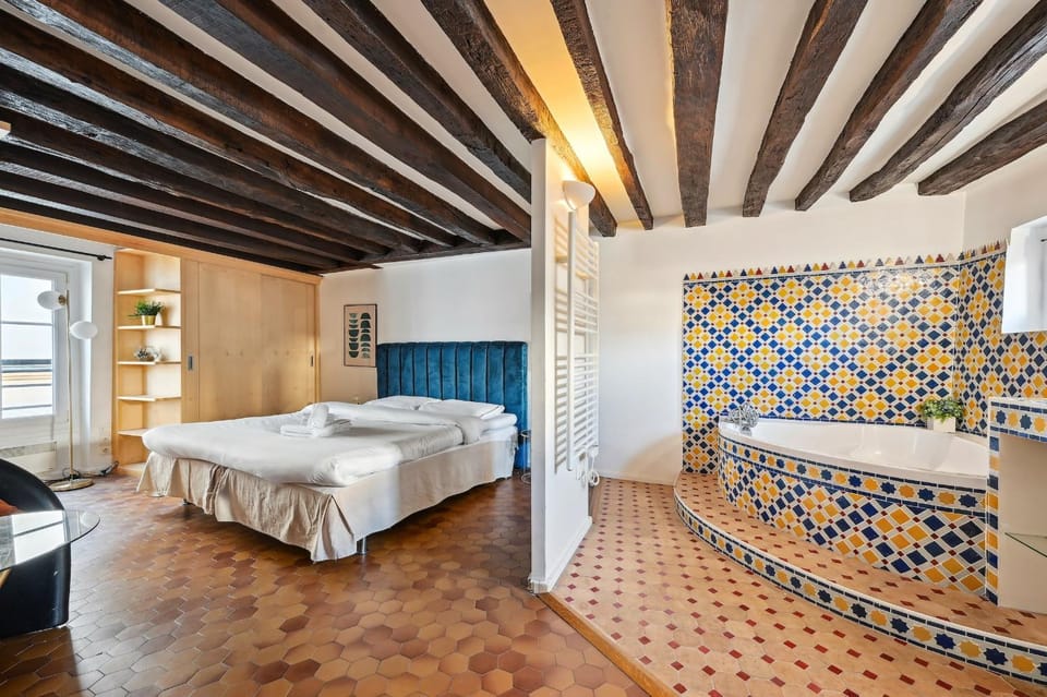 Bed, Bathroom, Photo of the whole room, Bedroom, Bath, towels