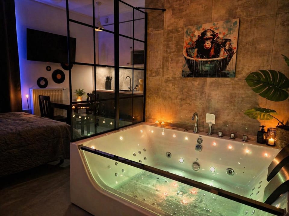 Hot Tub, Bath