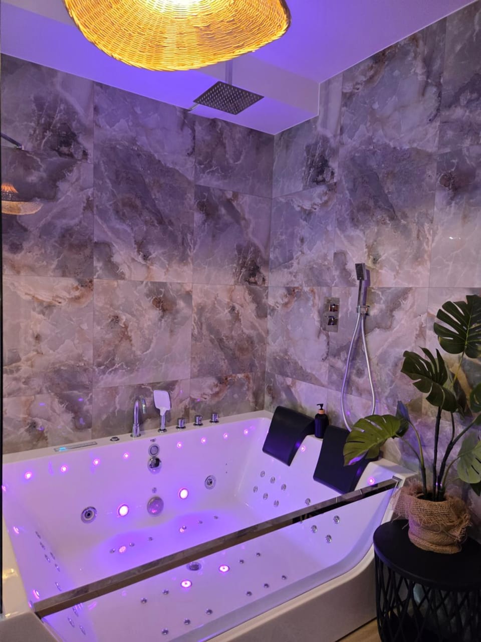 Hot Tub, Bath