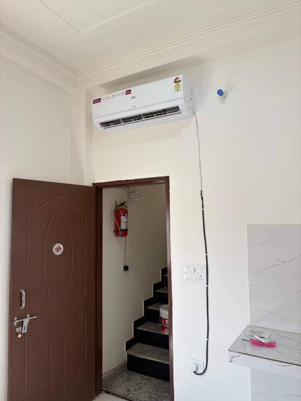 Room Mountain View 3 minute walk cafe Upper Tapovan Vacation rental in Rishikesh