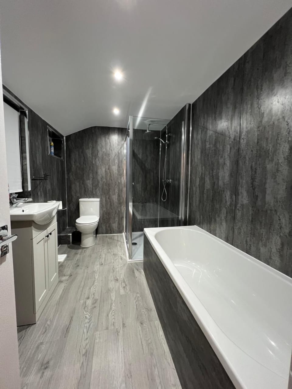 Central Kettering Apartment by SJP Ideal for up to 3 Guests Apartment in Kettering