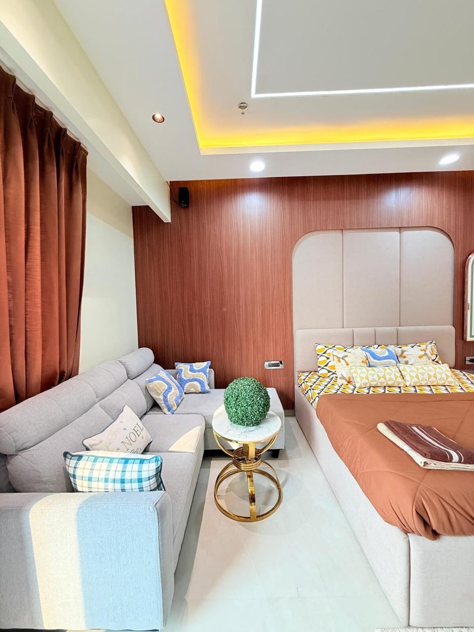 Pebble Studio Galaxy Blue Sapphire Apartment in Noida