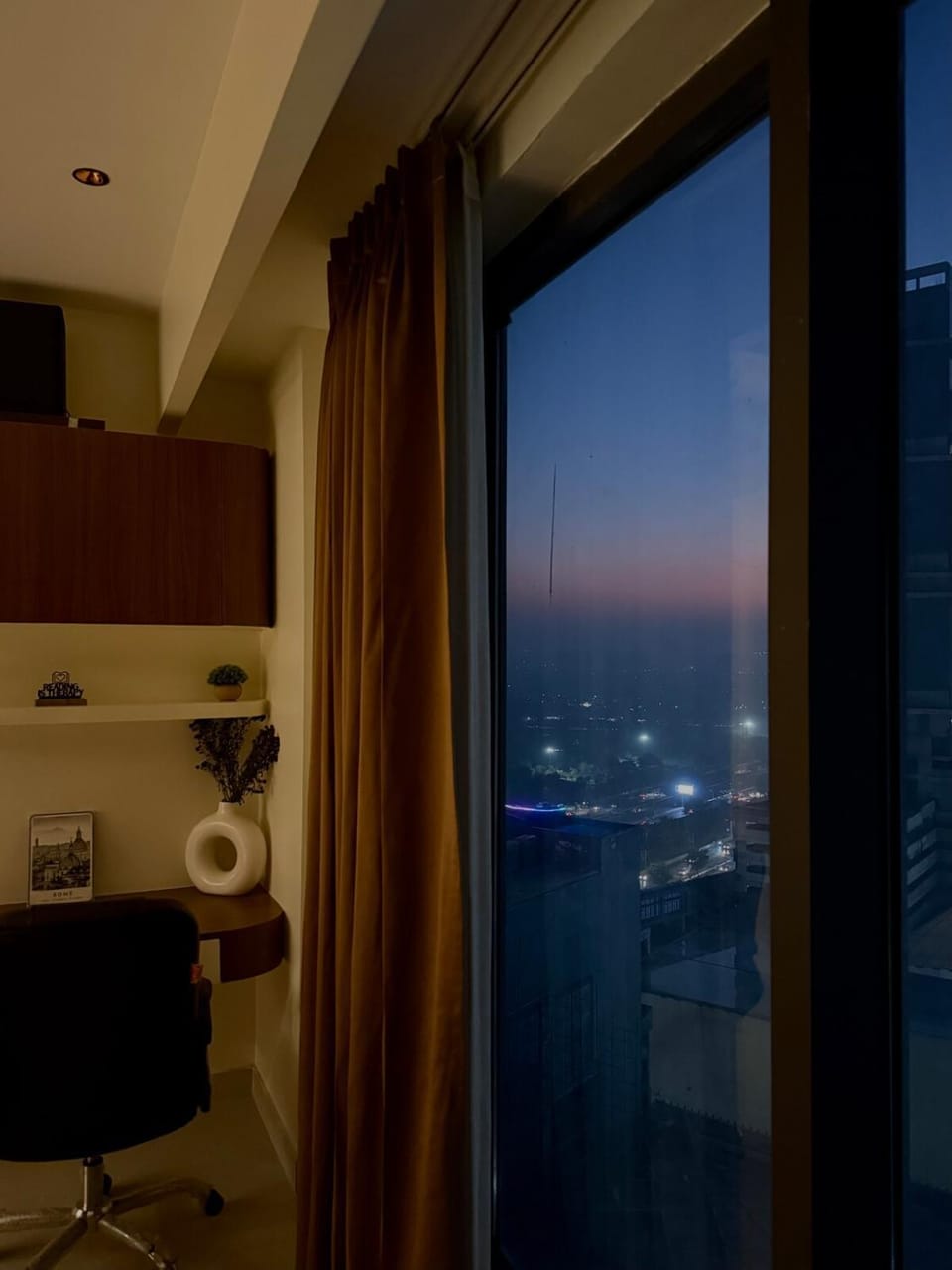 Pebble Studio Galaxy Blue Sapphire Apartment in Noida