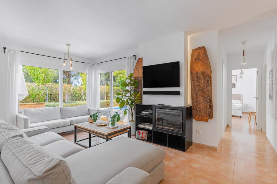 Communal lounge/ TV room, Living room