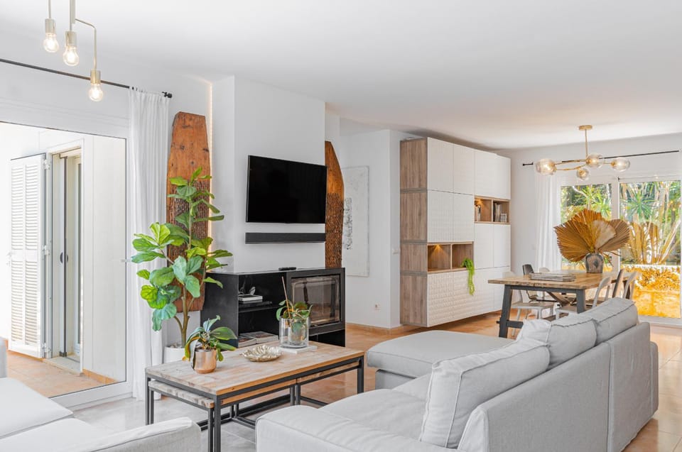 Communal lounge/ TV room, Living room