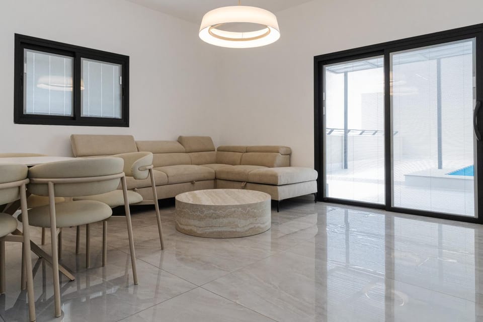 Communal lounge/ TV room, Living room, Seating area