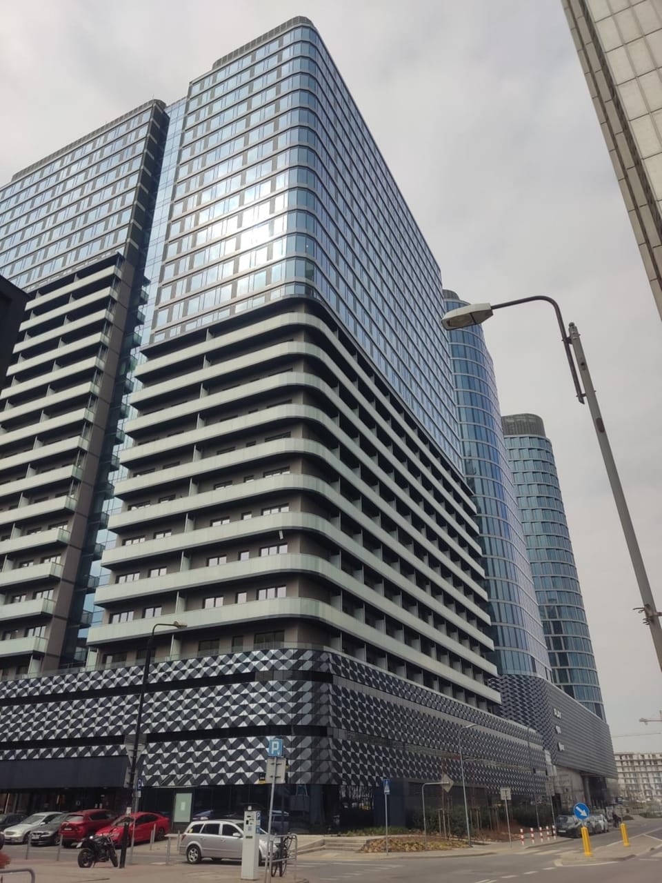 Comfortable 25th floor Apartment in the Global Apartments Building, fully AC, garage included Apartment in Poland