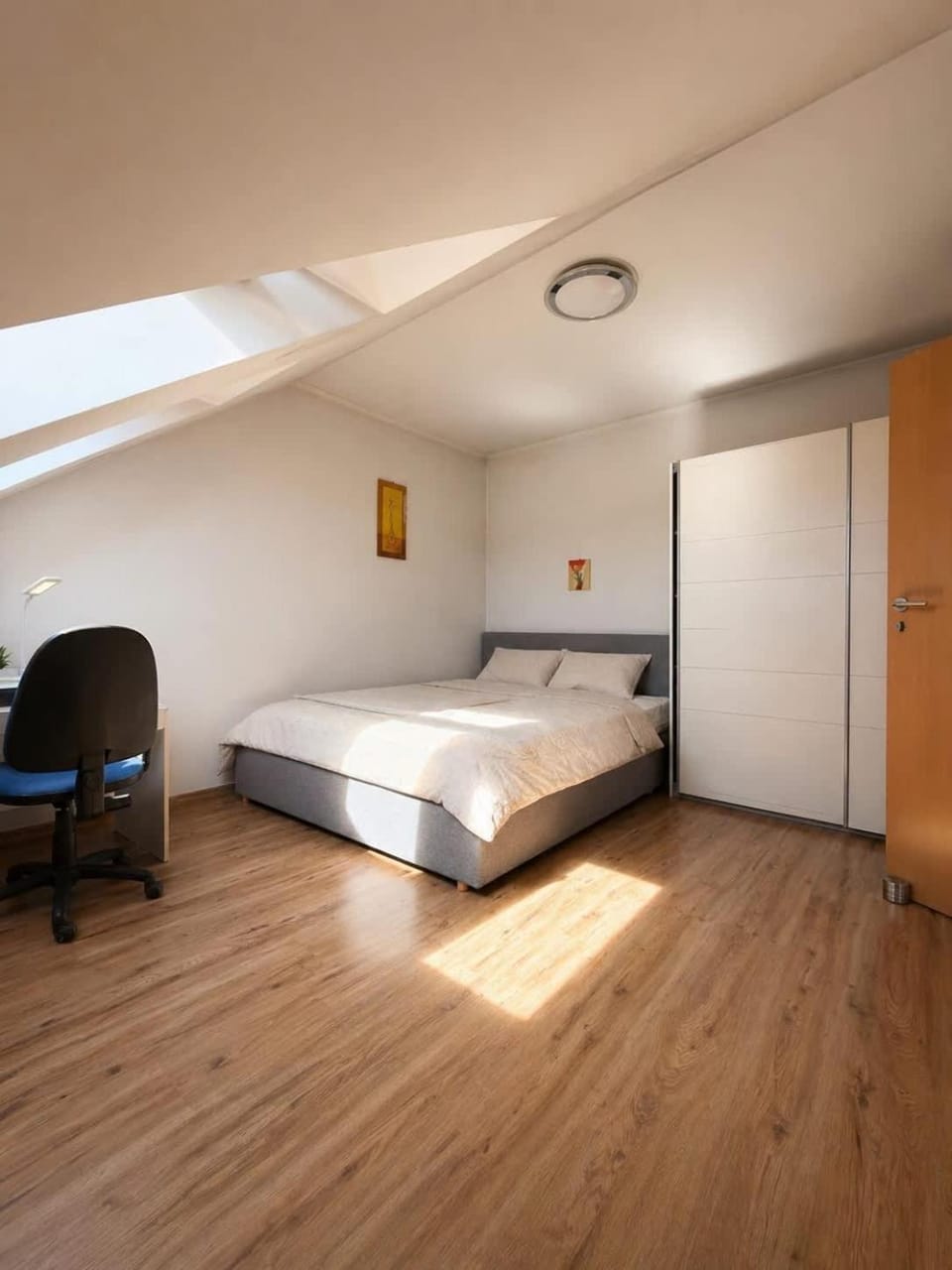 Bed, Bedroom