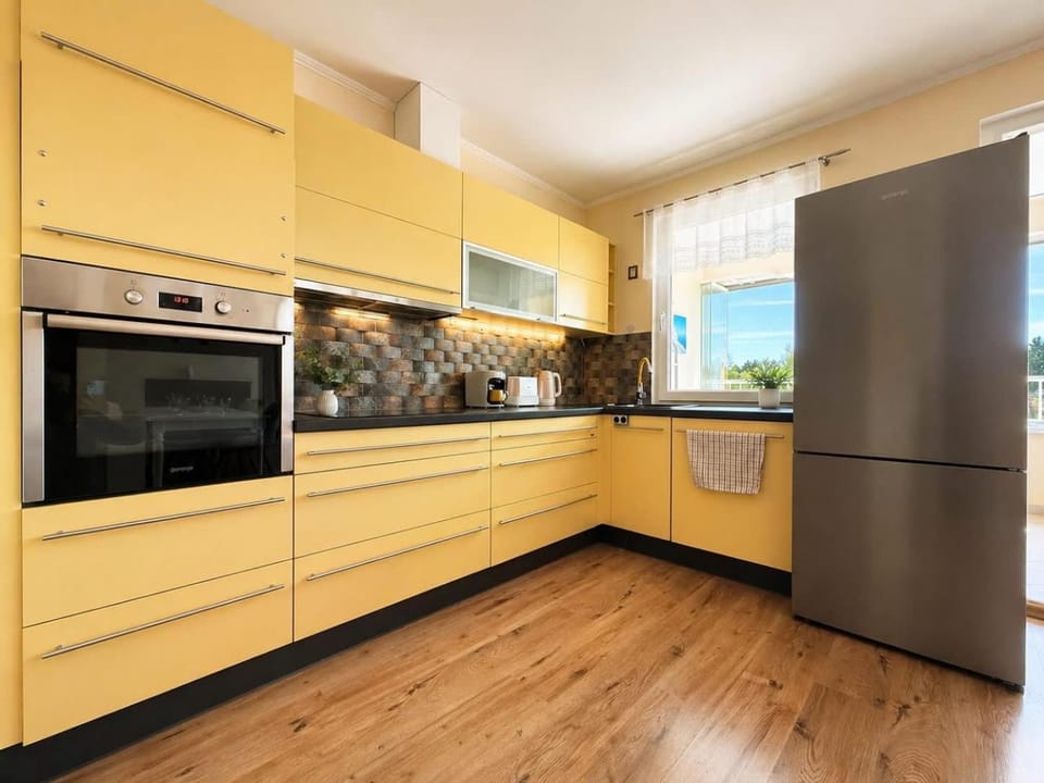 Kitchen or kitchenette, dishwasher, oven, stove