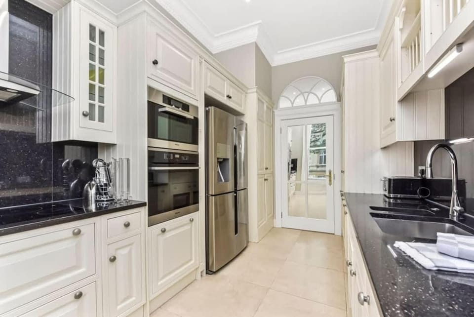 Deluxe 5 Bedroom in Holland Park House in City of Westminster