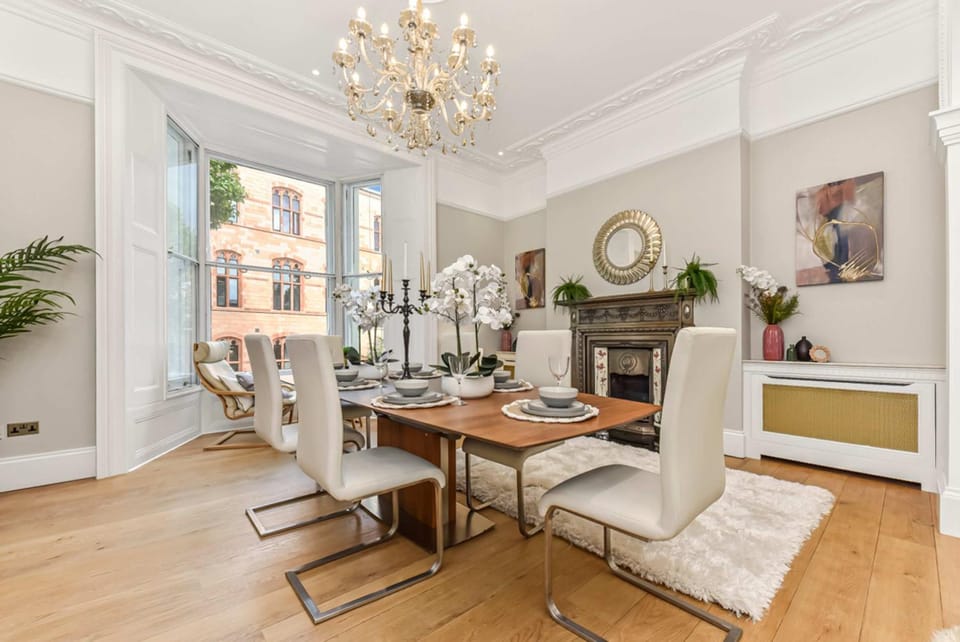 Deluxe 5 Bedroom in Holland Park House in City of Westminster