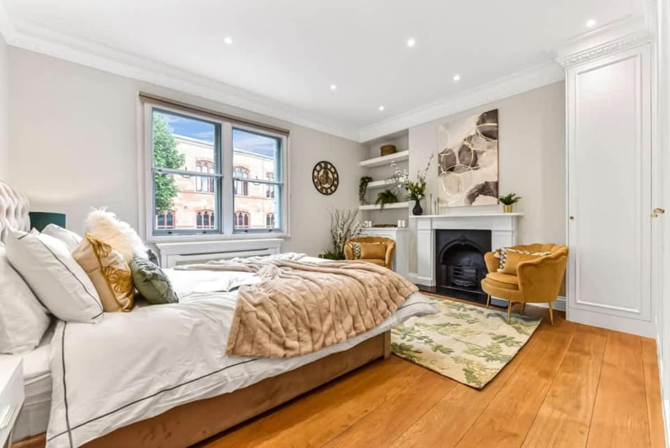 Deluxe 5 Bedroom in Holland Park House in City of Westminster