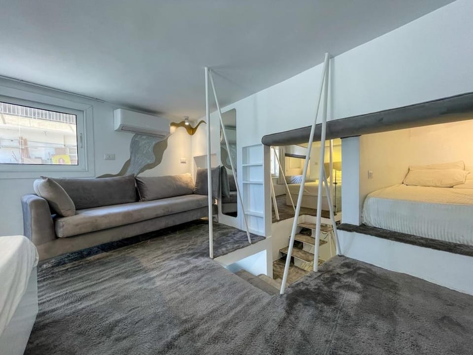Bed, Seating area, Bedroom