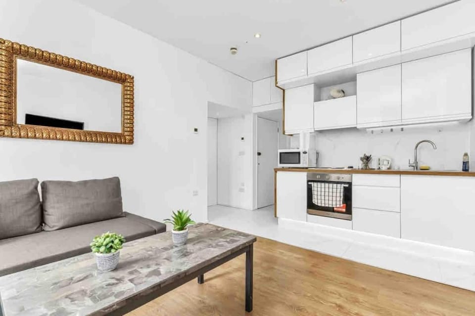 Modern 2 Bed in Little Venice Apartment in City of Westminster