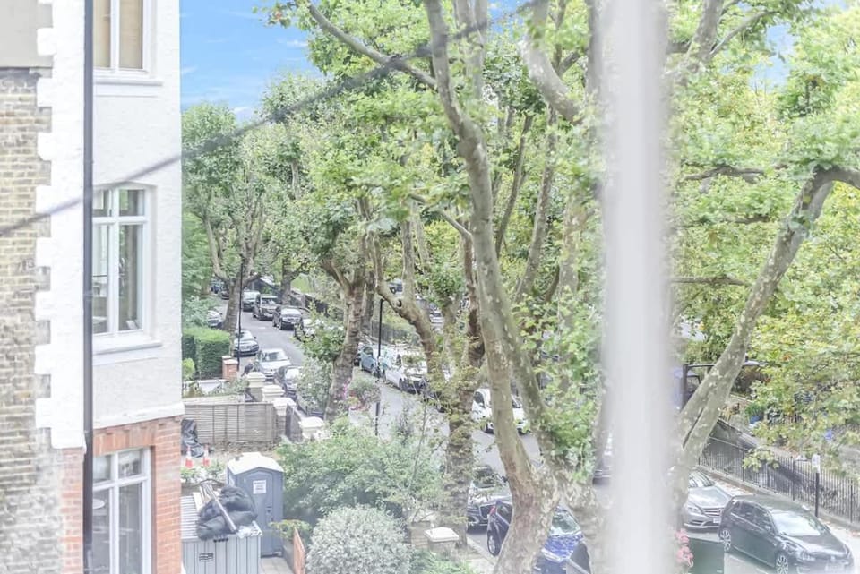 Lux 2 Bed On Edgware Road Apartment in City of Westminster