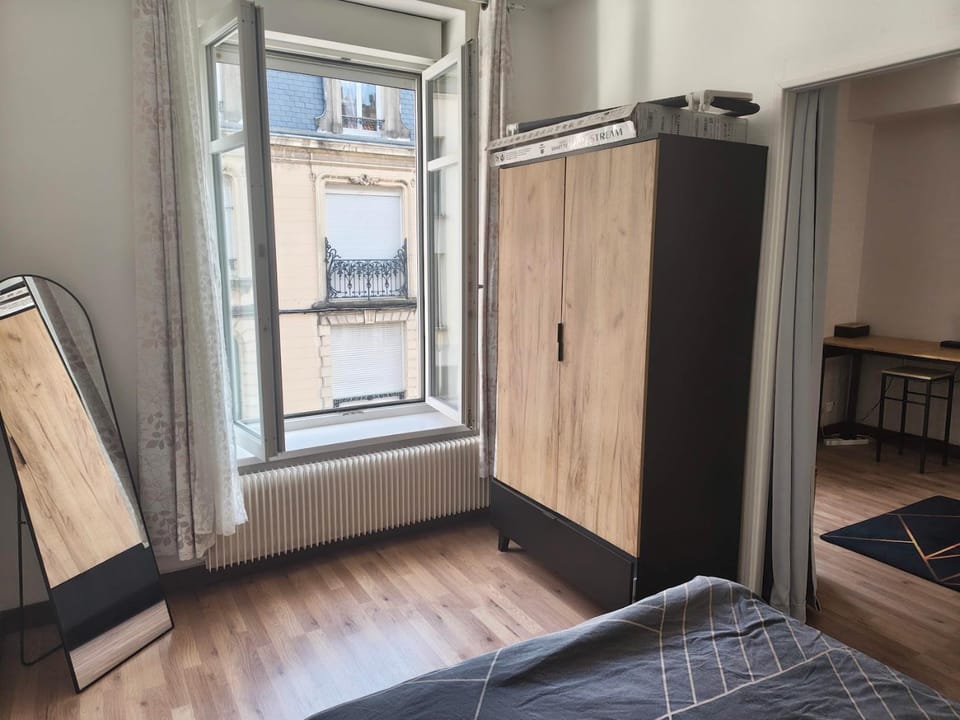 Bedroom, wardrobe