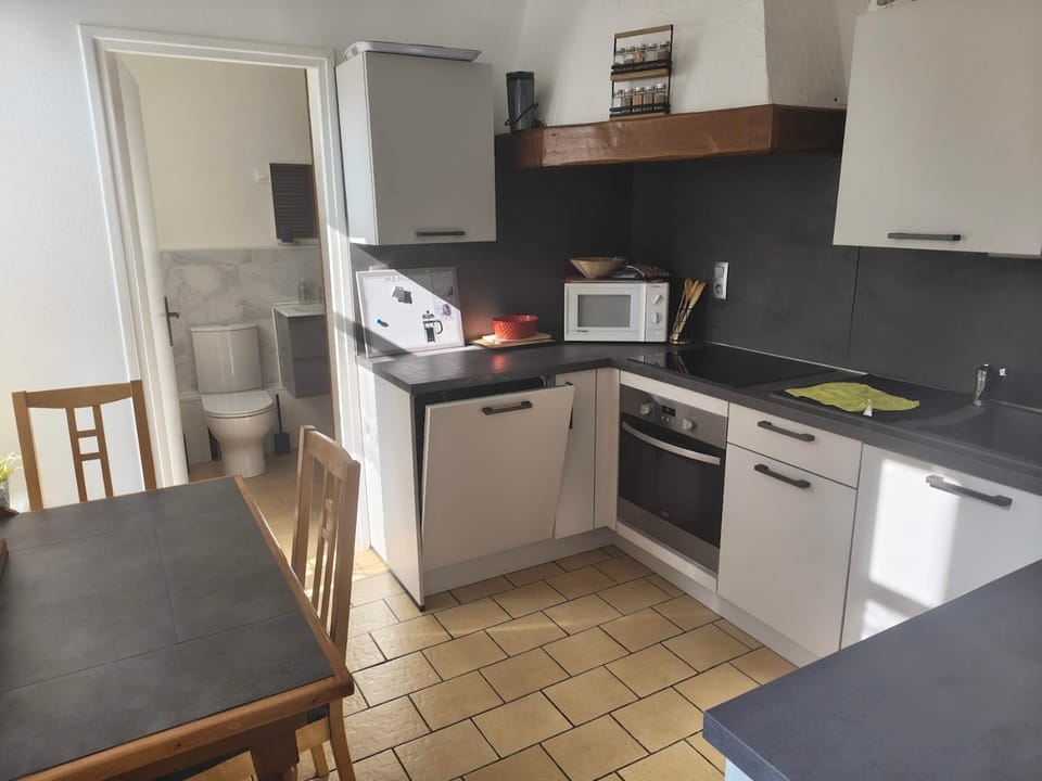 Kitchen or kitchenette, Dining area, dishwasher, oven, stove