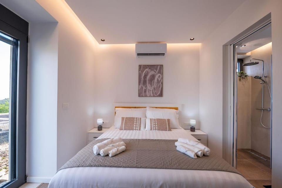 Bed, Bedroom, air conditioner