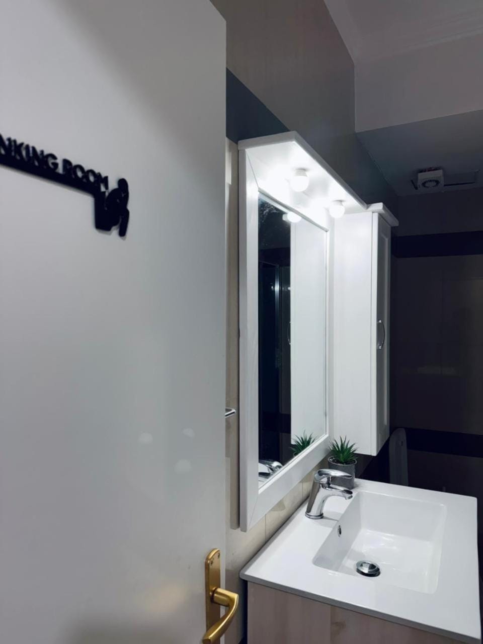 Bathroom, hair dryier, air conditioner