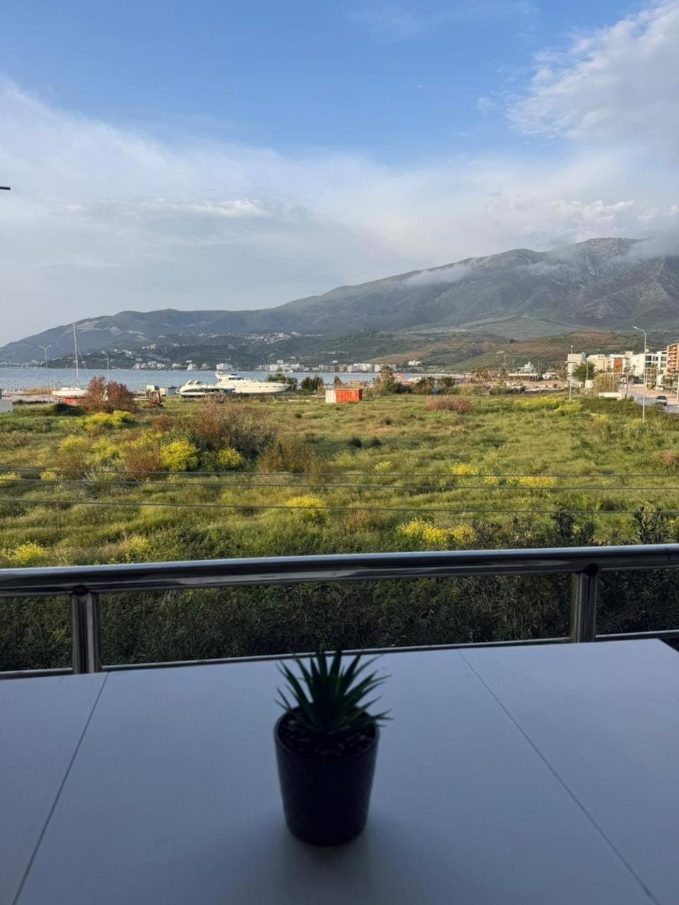 Mountain view, Sea view