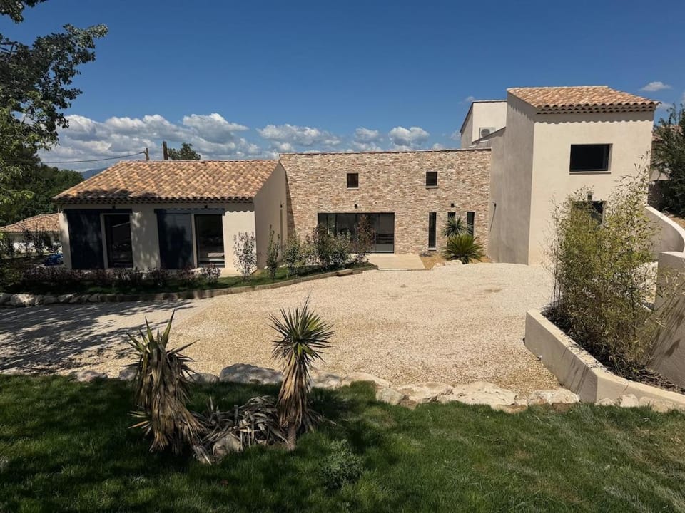 Havre de paix avec piscine Proche Aix Villa in Le Puy-Sainte-Réparade