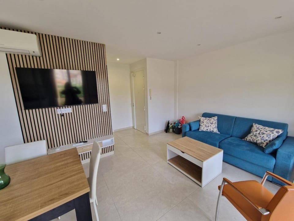TV and multimedia, Living room, Dining area