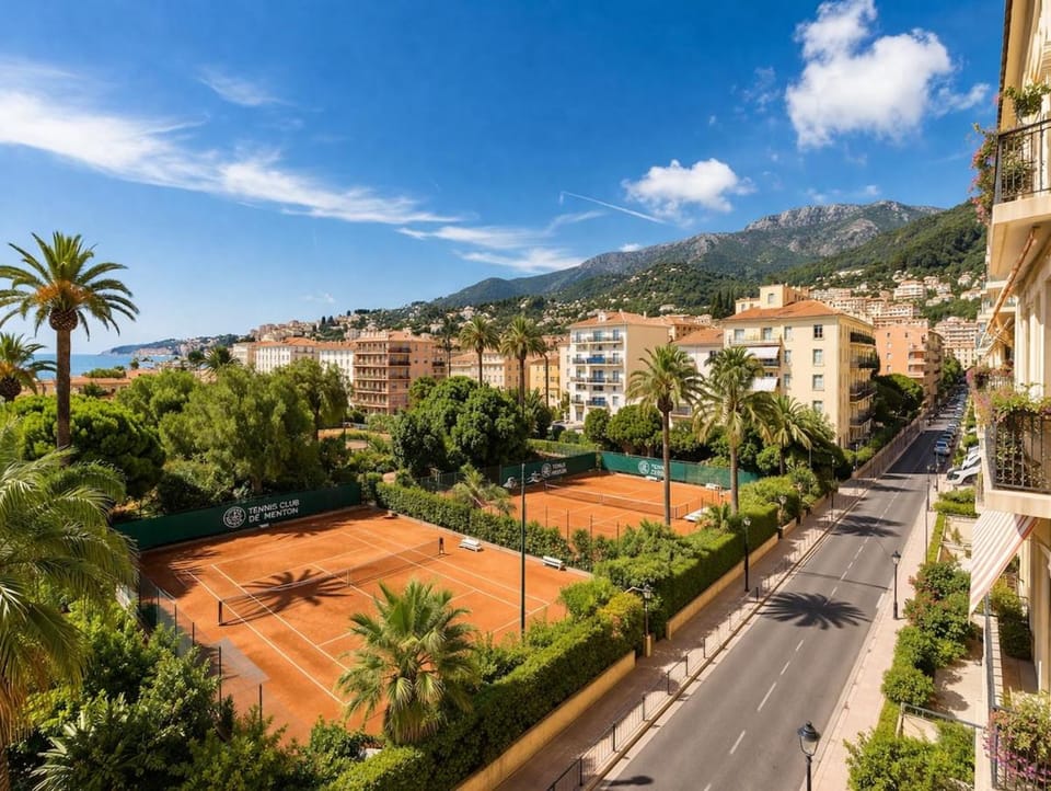 View (from property/room), City view, Landmark view, Mountain view, Street view, Quiet street view