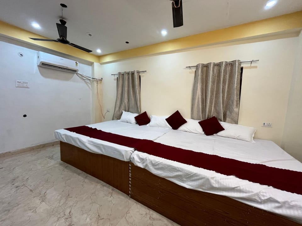 SK P guest house Bed and Breakfast in Varanasi