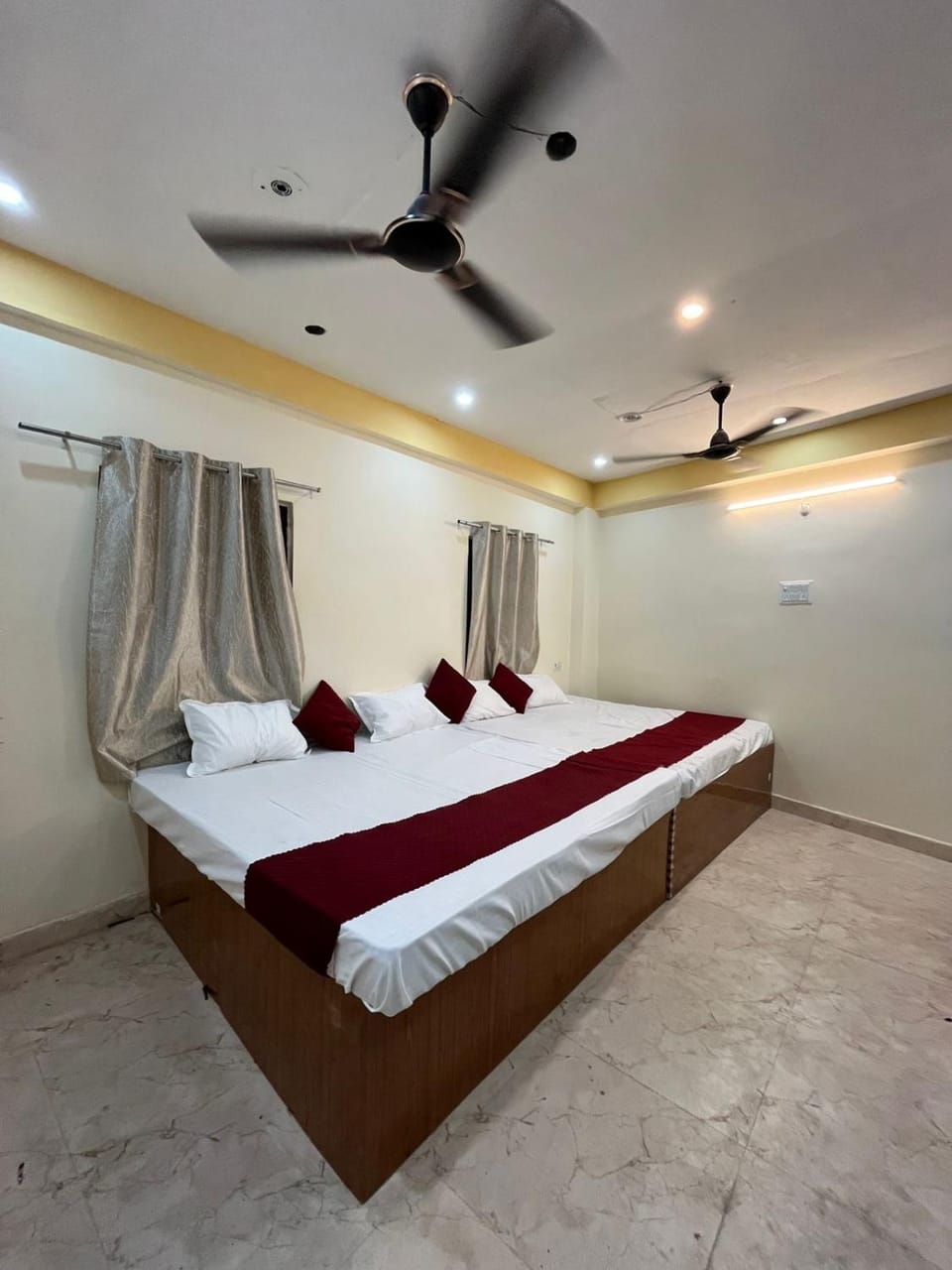 SK P guest house Bed and Breakfast in Varanasi
