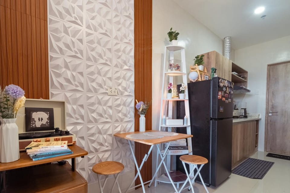 1BR Condo with Balcony I Pool I Gym Near Airport and Mall Apartment in Lapu-Lapu City