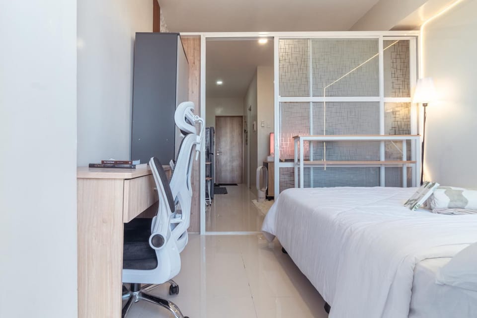 1BR Condo with Balcony I Pool I Gym Near Airport and Mall Apartment in Lapu-Lapu City