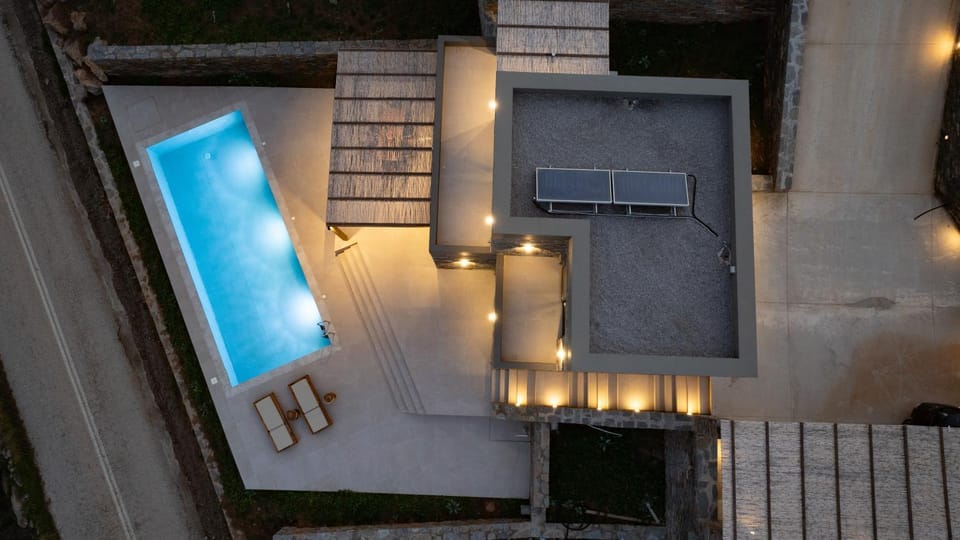 View (from property/room), Sea view, Swimming pool, Location, Parking