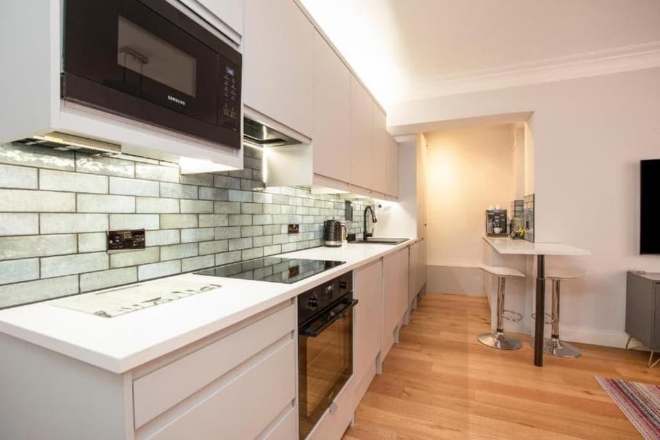 Stylish Mayfair Suite - Sleeps 3 - Prime Location Apartment in City of Westminster