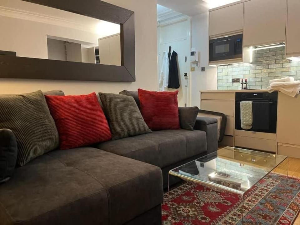 Stylish Mayfair Suite - Sleeps 3 - Prime Location Apartment in City of Westminster