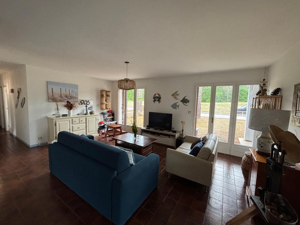 Communal lounge/ TV room