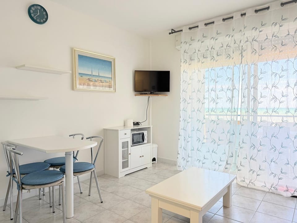 SE258 - Senigallia, luminoso bilocale fronte mare con terrazza Apartment in Senigallia