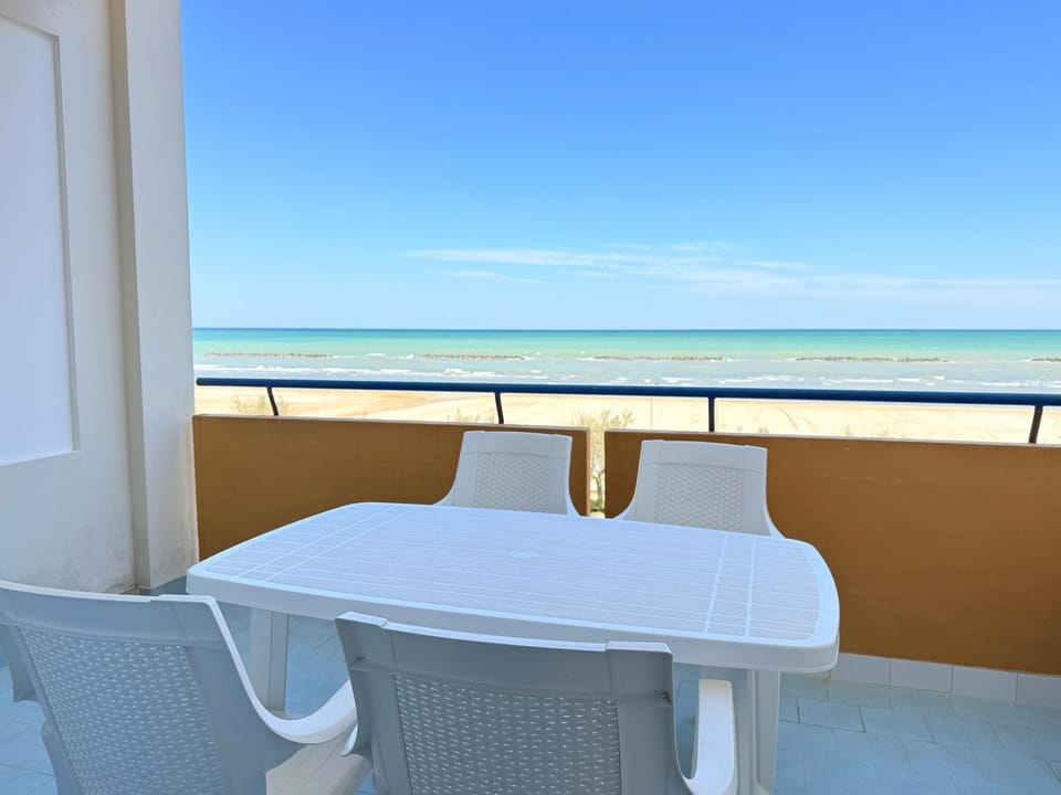 SE258 - Senigallia, luminoso bilocale fronte mare con terrazza Apartment in Senigallia