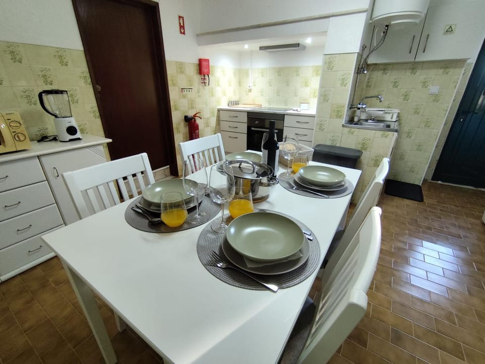 Toca da Raposa House in Évora District, Portugal