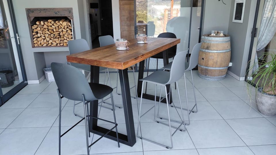 Seating area, Dining area