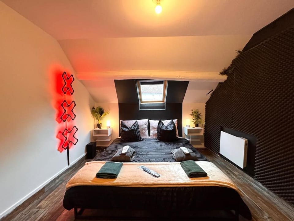 Love Room Duplex Balnéo, Ambiance Intime Apartment in Île-de-France