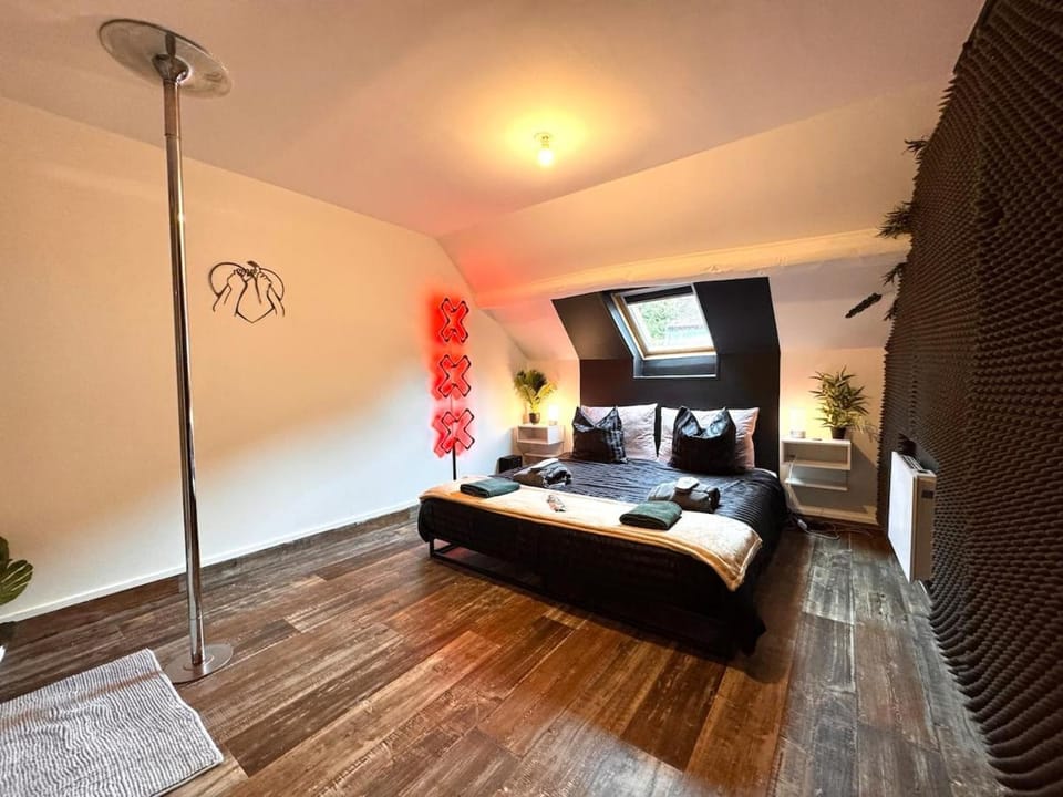 Love Room Duplex Balnéo, Ambiance Intime Apartment in Île-de-France