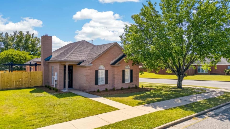 Spacious 3-Bedroom Home in Montgomery House in Montgomery