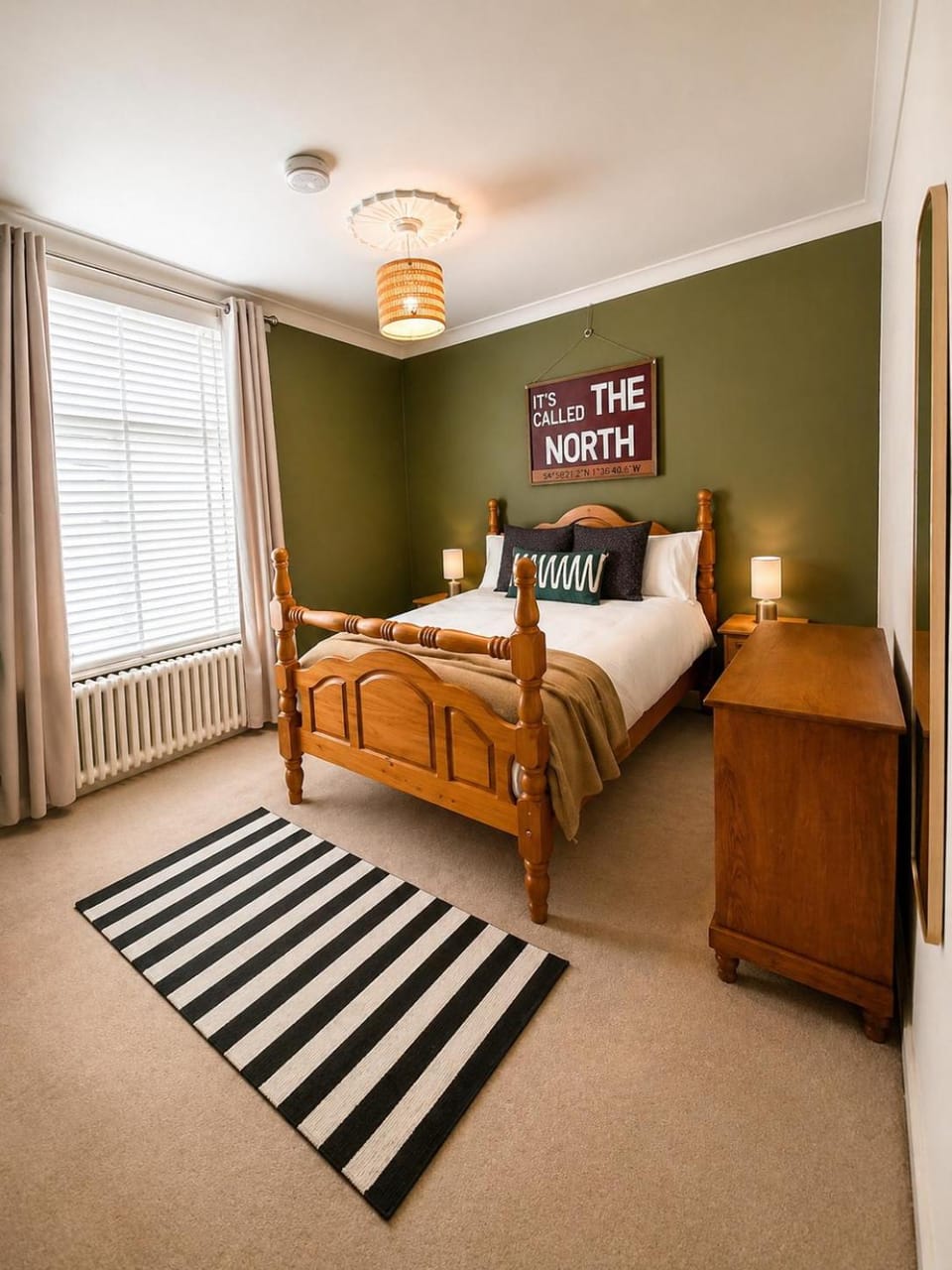 Photo of the whole room, Bedroom