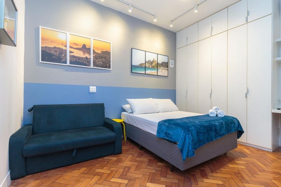 Photo of the whole room, Bedroom