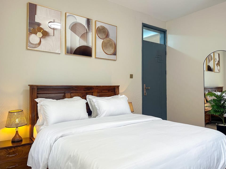 Bed, Photo of the whole room, Decorative detail, Bedroom